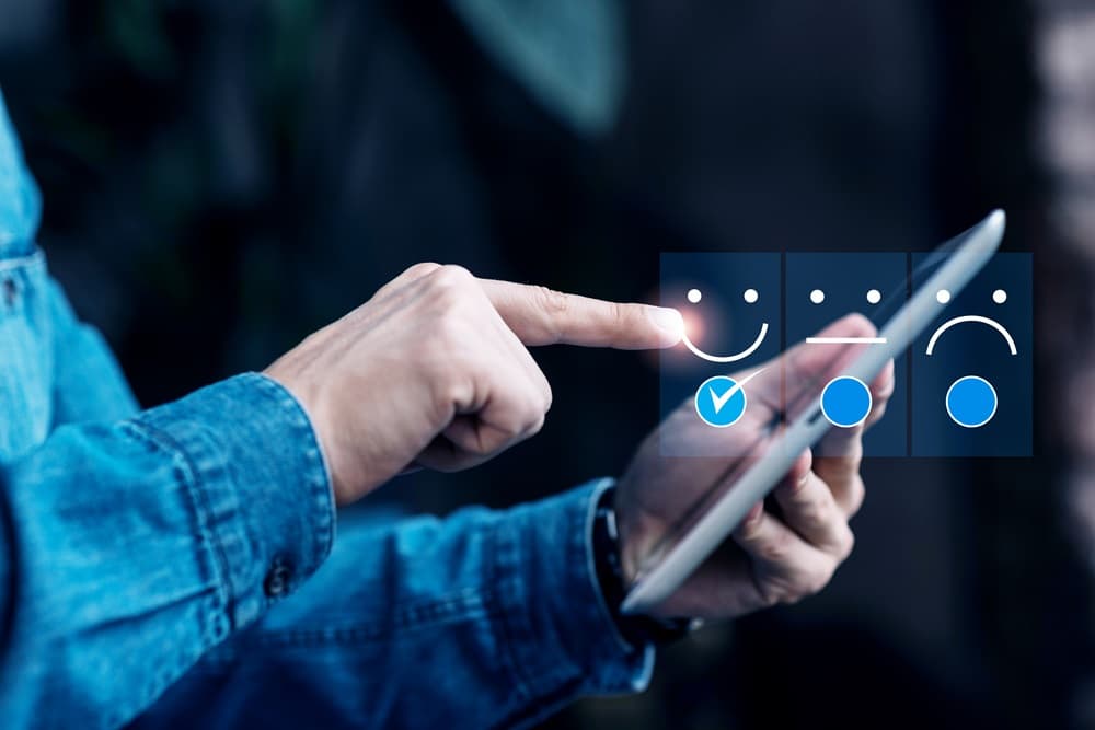 Product feedback to improve digital products Product feedback to improve digital products